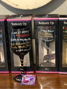 🫶🏼Bottom's Up 'I Like It Dirty' Black Wine Glass set of 4